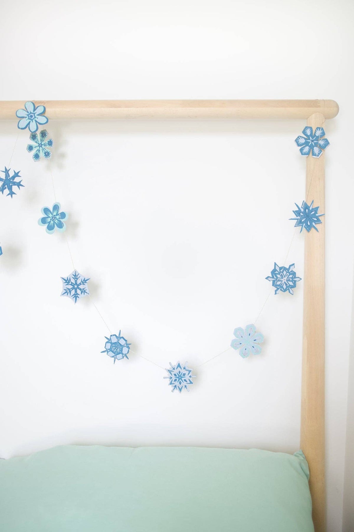 SNOWFLAKES SEWN GARLAND