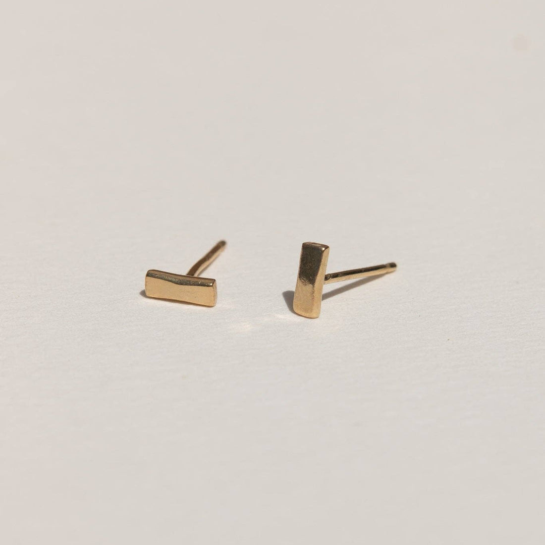 Nyondo Studs