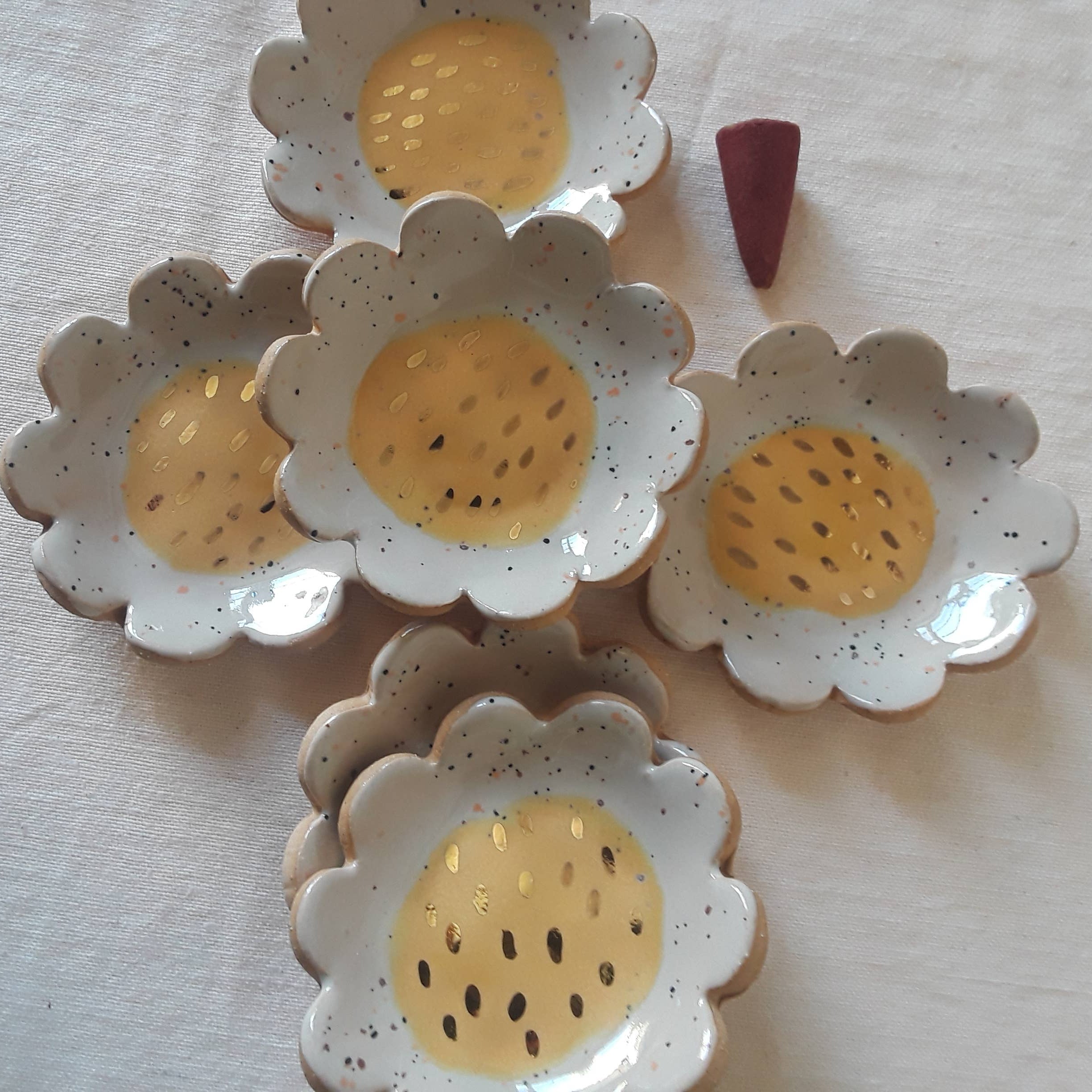 Small Flower Ring Dish: Daisy