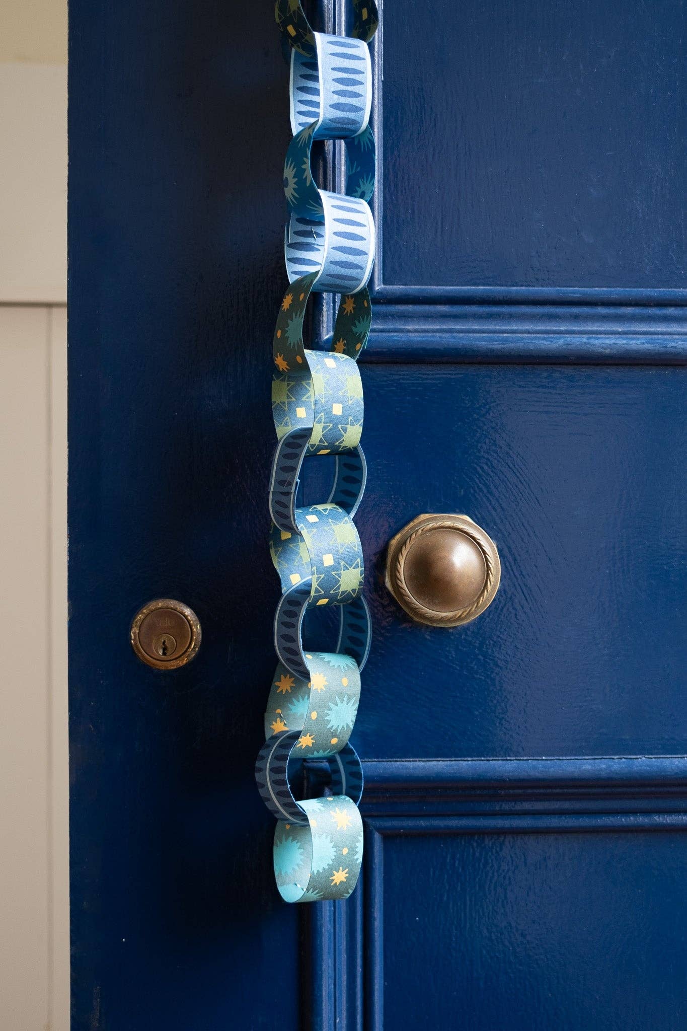 BLUE &amp; YELLOW PAPER CHAIN KIT