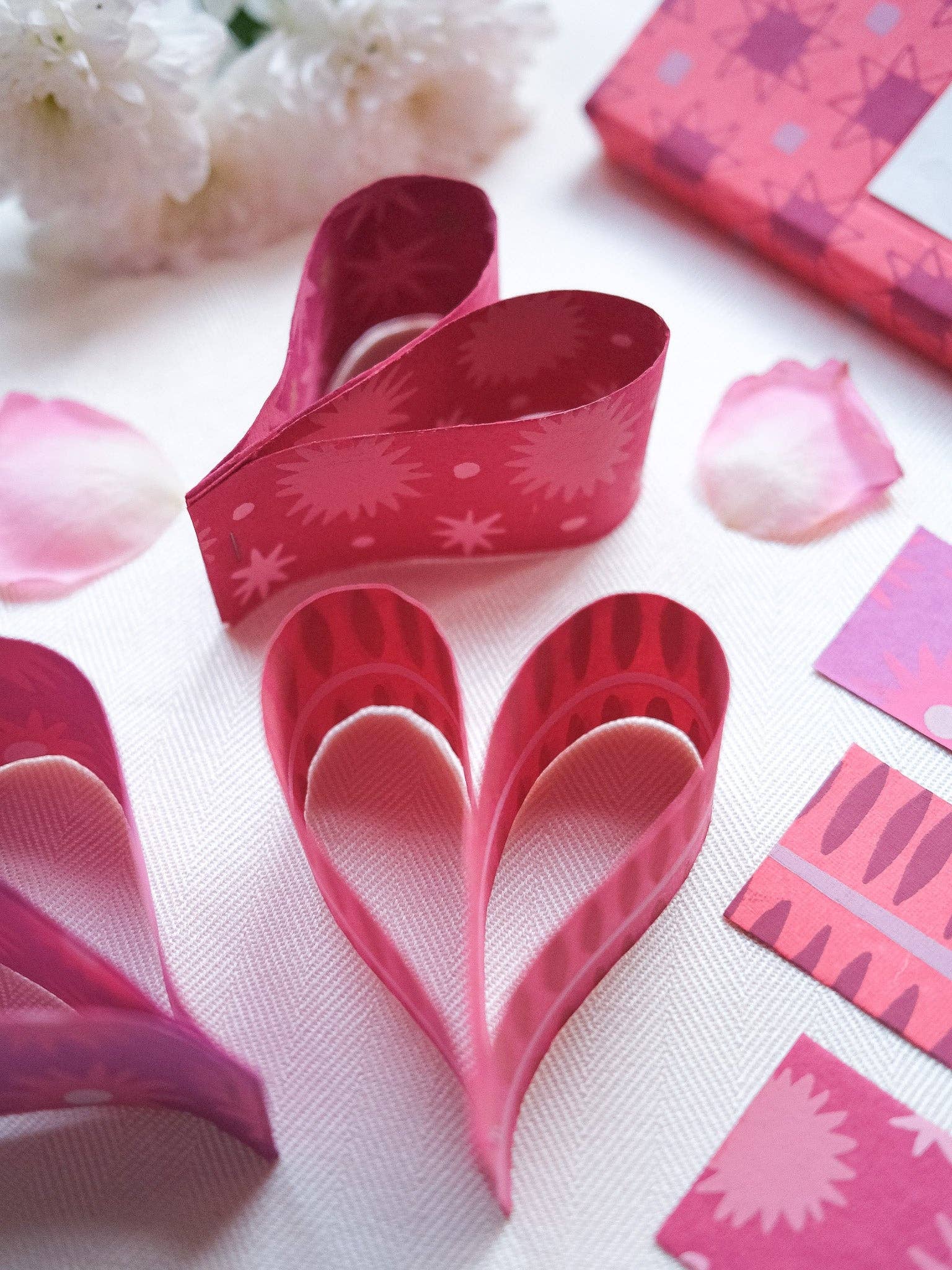 PINK &amp; RED PAPER CHAIN KIT