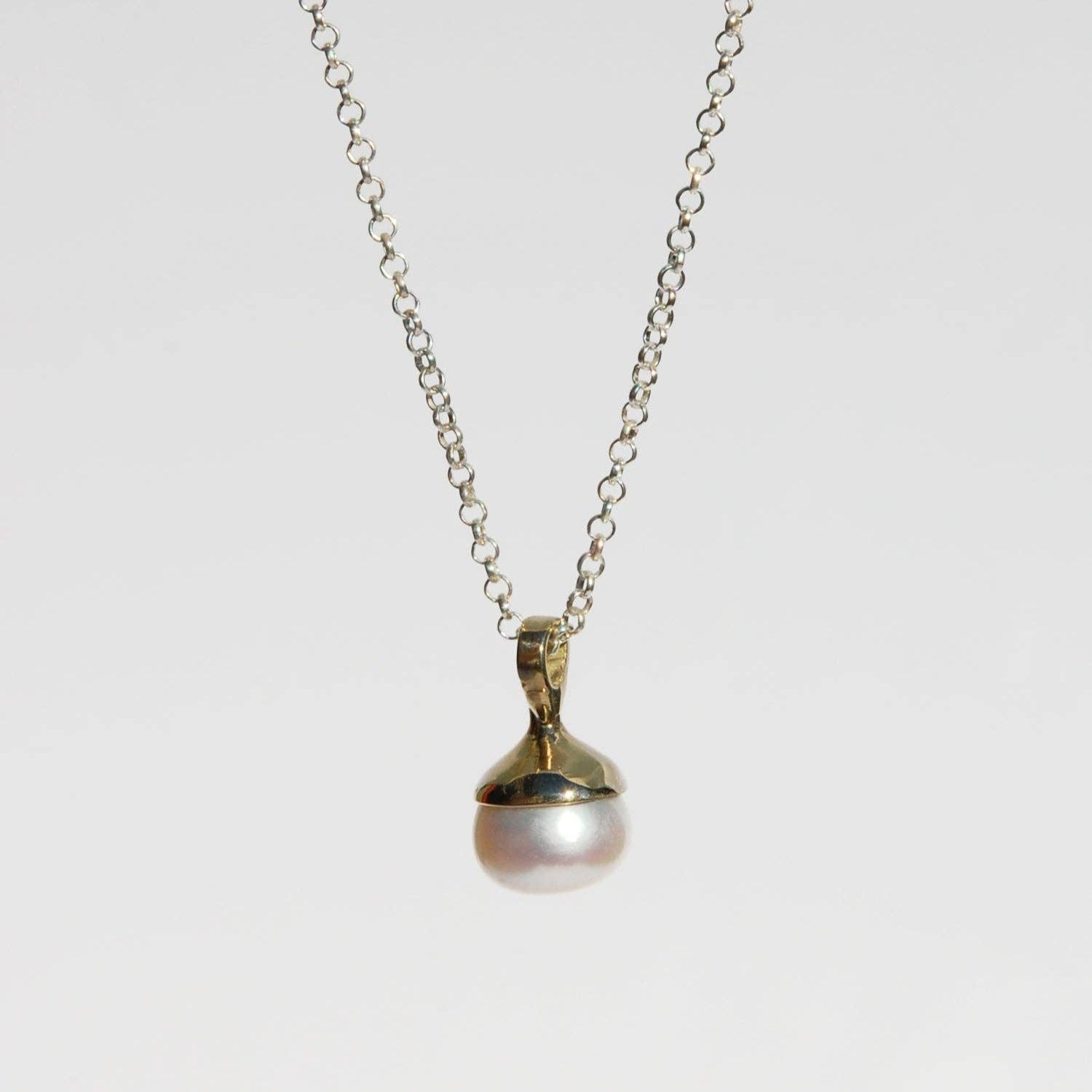 Una Necklace with White Pearl