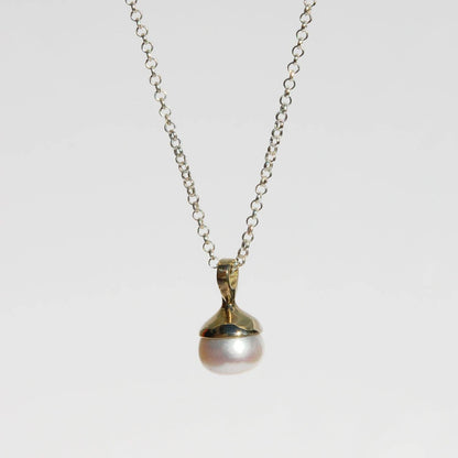 Una Necklace with White Pearl