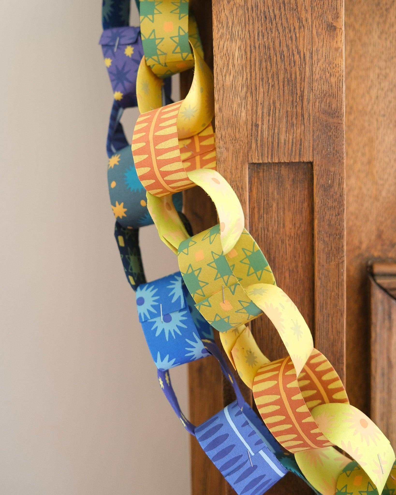 BLUE &amp; YELLOW PAPER CHAIN KIT