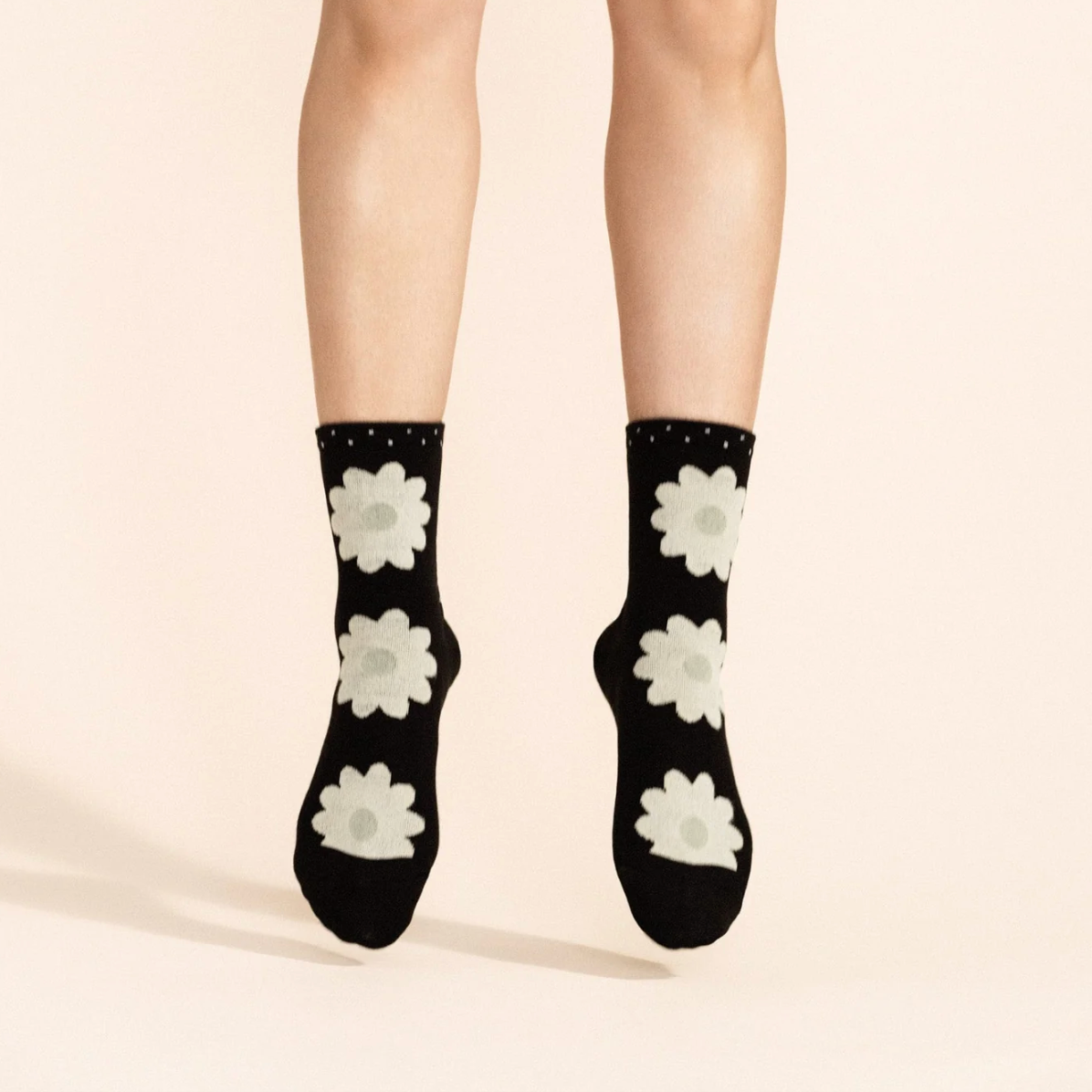 Blooming Daisy Short Crew