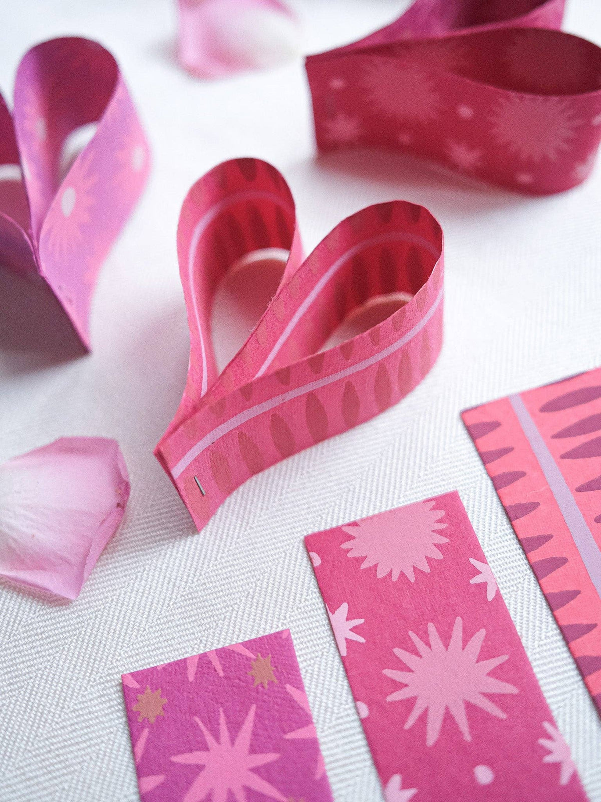 PINK &amp; RED PAPER CHAIN KIT