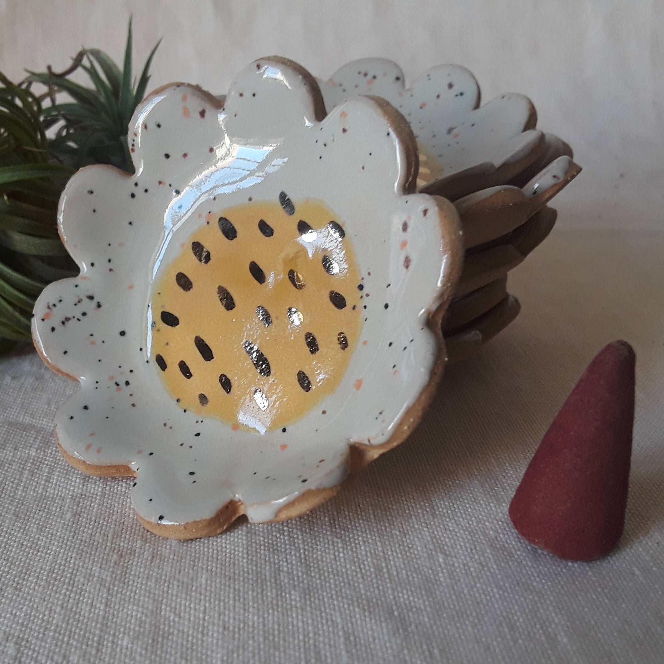 Small Flower Ring Dish: Daisy