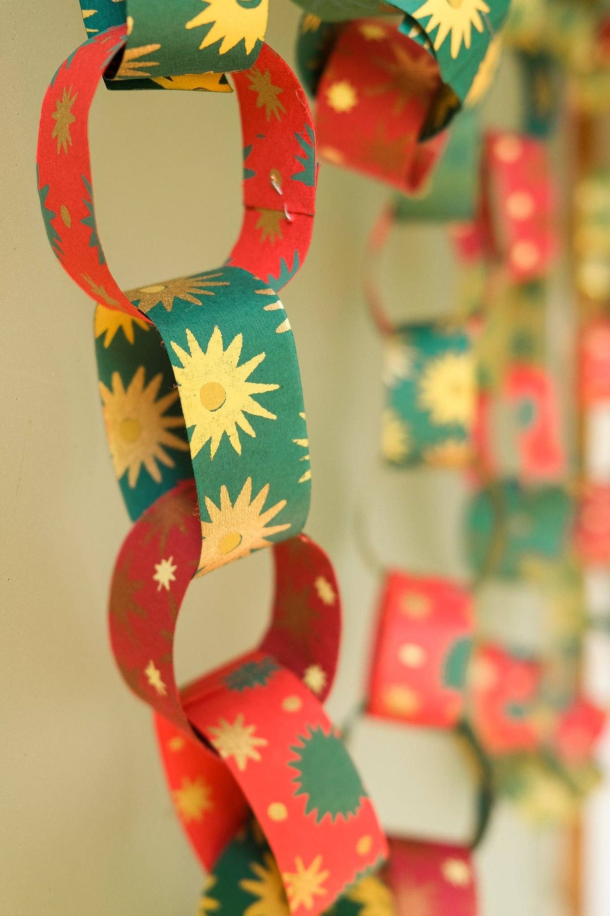 FESTIVE PAPER CHAIN KIT