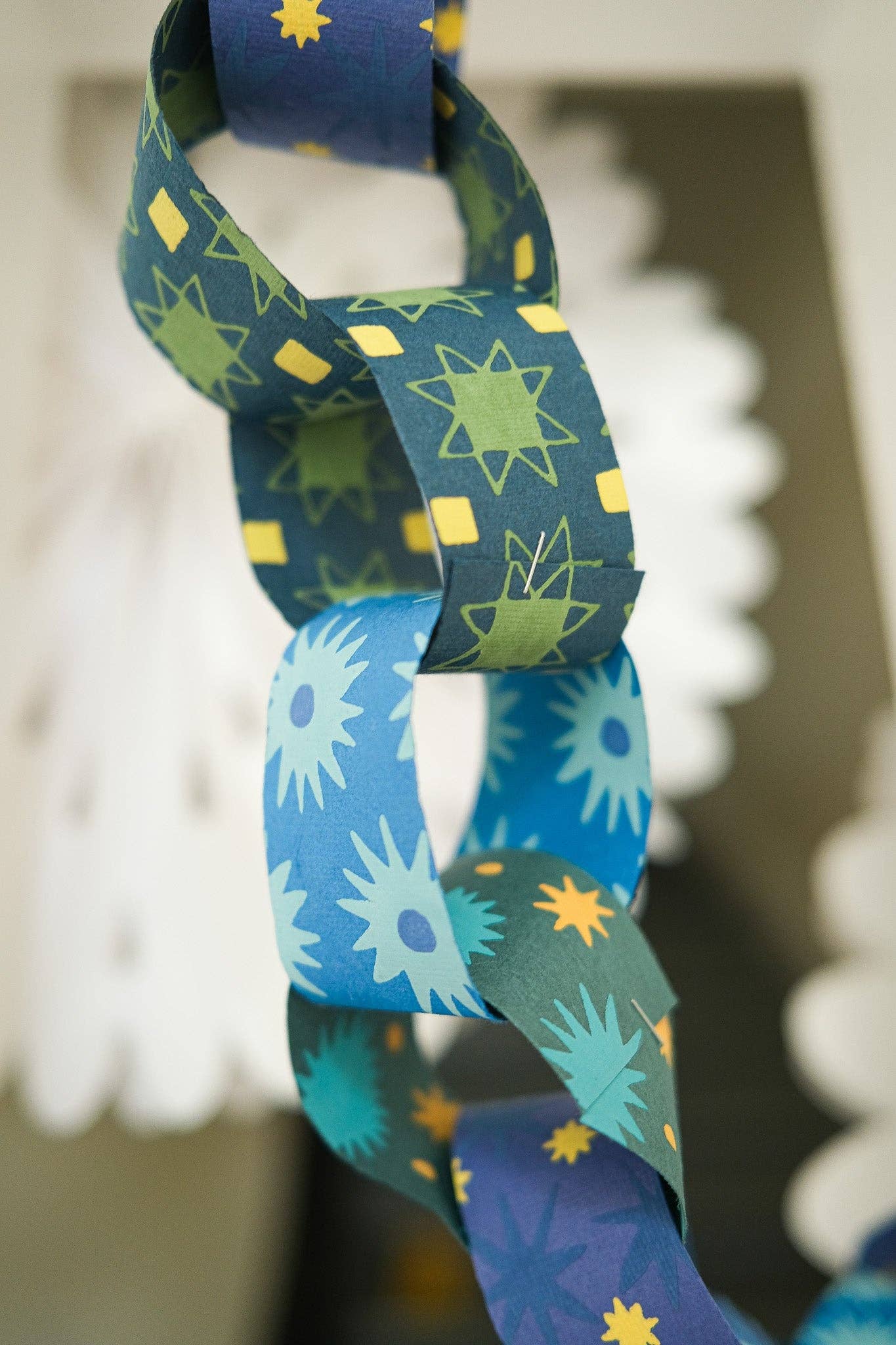 BLUE &amp; YELLOW PAPER CHAIN KIT
